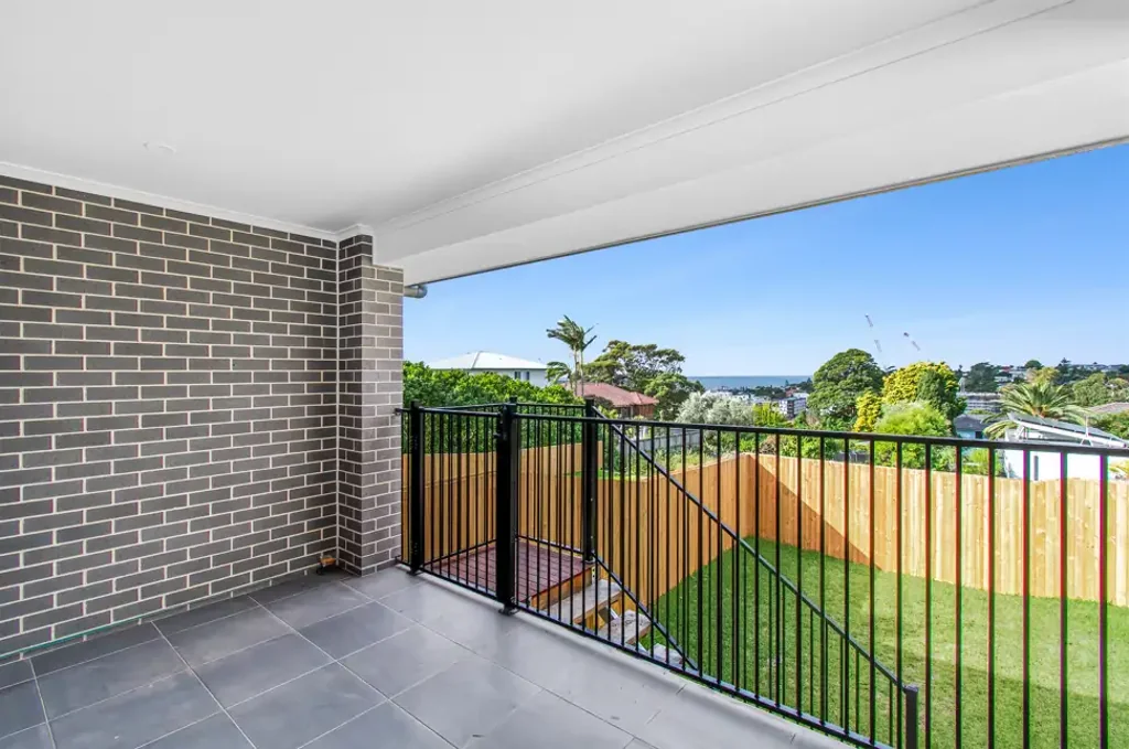 COASTAL BRAND NEW GRANNY FLAT WITH OCEAN GLIMPSES