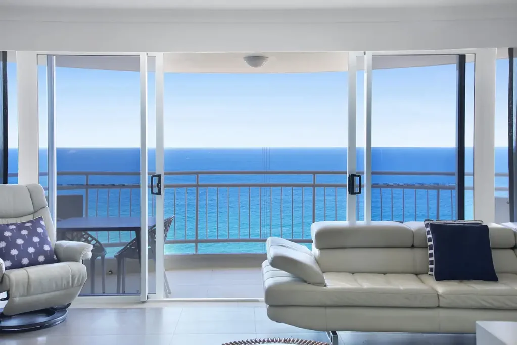 Burleigh Heads 2 Bedroom Luxury B-Style Apartment with Breathtaking 180° Ocean Views – Level 21