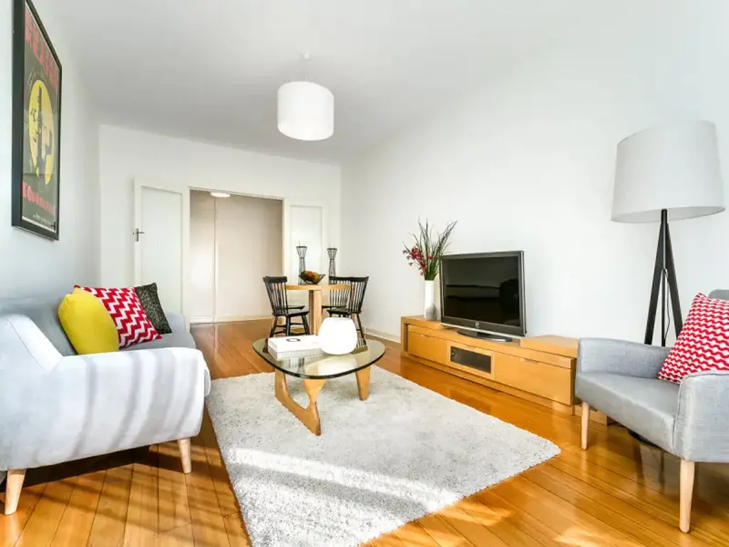 House-sized apartment opposite the Botanical Gardens