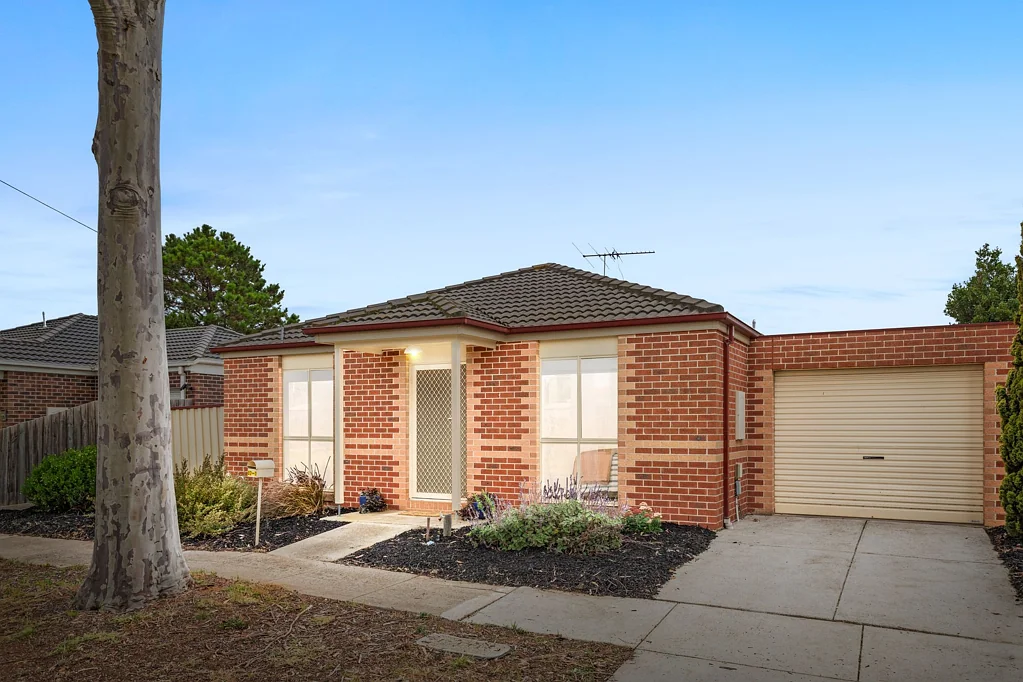 2/1 Gentzen Drive, Wyndham Vale, VIC 3024