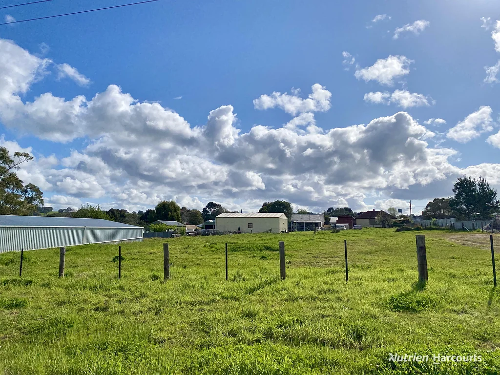 Casterton Endless possibilities - dream home build, business depot, storage, parking