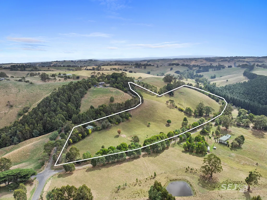 Kardella Country hideaway - yet close to town!