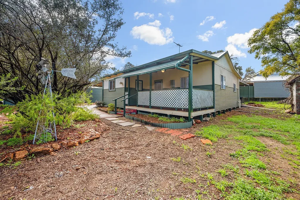 Mount Helena 2 Bedroom HIDDEN HILLS COTTAGE HIDEAWAY IN THE HEART OF MT HELENA