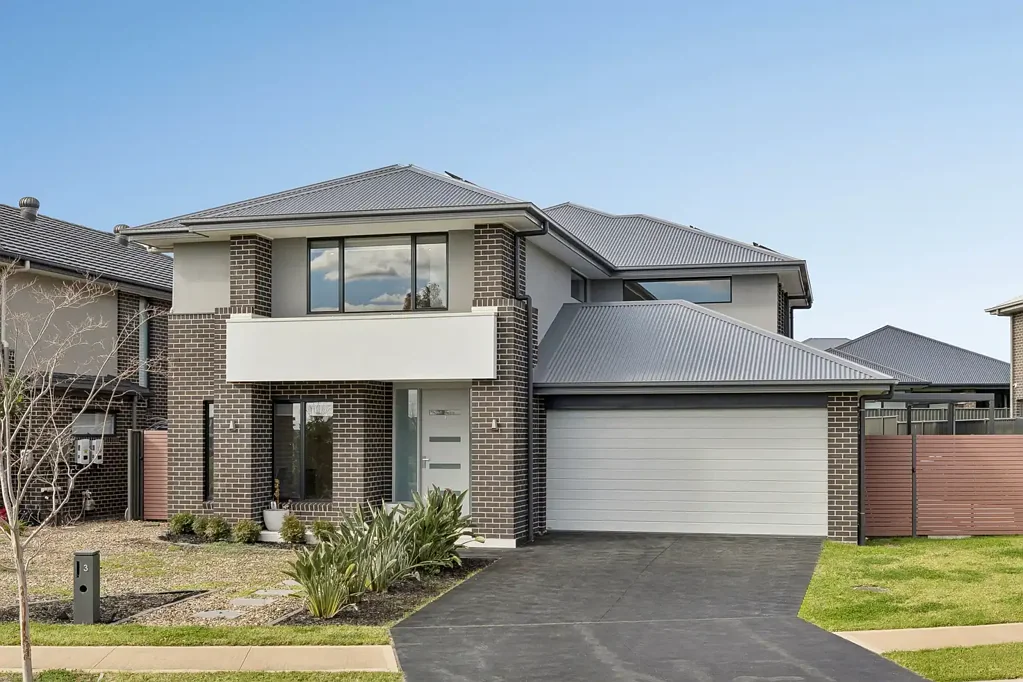 Oran Park 5 Slaapkamer Expansive Summer Entertainer With Resort Style Jet Pool