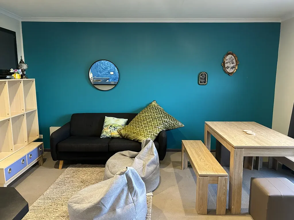 Stylish West Hobart Apartment with Artistic Flair - Utilities Included in Rent