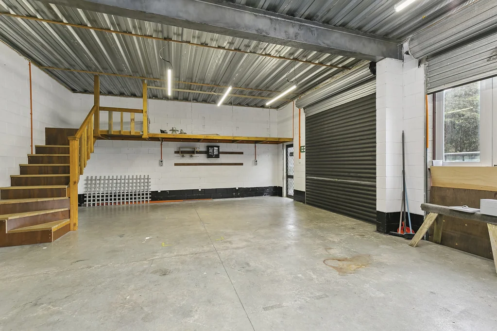 Owhiro Bay 2房  LARGE WORKSHOP GARAGE + MORE