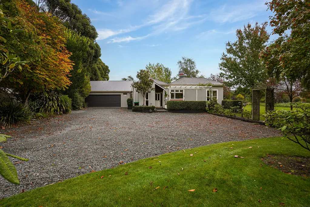 Pegasus 4 Bedroom Timeless Charm.Unmatched Setting.Rare Opportunity.