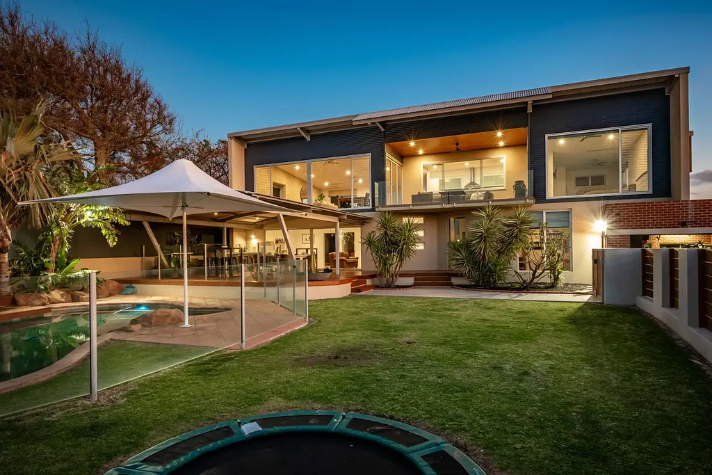 8 Bluewater Close, Drummond Cove, WA 6532