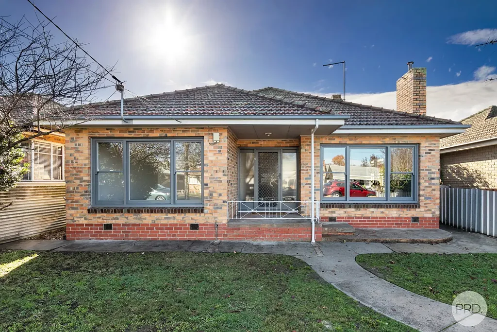 BEAUTIFULLY RENOVATED FAMILY HOME IN PRIME BALLARAT CENTRAL LOCATION