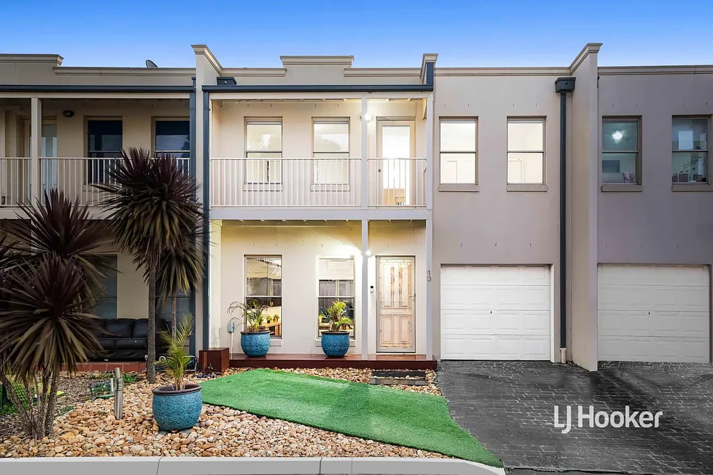 13/14 Mickleton Grove, Point Cook, VIC 3030