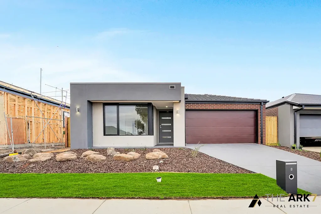 Brand new modern family home with Heating & Cooling for Lease