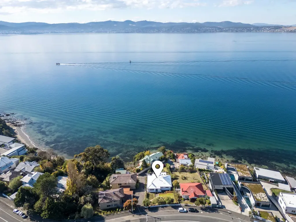 Sandy Bay 3部屋 'Villa Torno' - stunning water views and direct river access