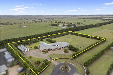 Oaklands Junction 6 Slaapkamer Ultimate Acreage Living with Every Urban Advantage