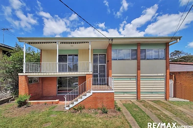 Upper Mount Gravatt 4 Slaapkamer North-face two-storey brick house with great location and potential duel living!!