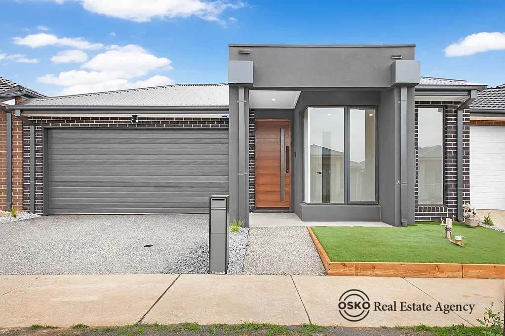 Bonnie Brook 4chambre SOPHISTICATION MEETS SMART INVESTMENT | 26 Ballanrong Road, Bonnie Brook 4 Bed | 2 Bath | 2 Car Garage | Brand-New Brilliance