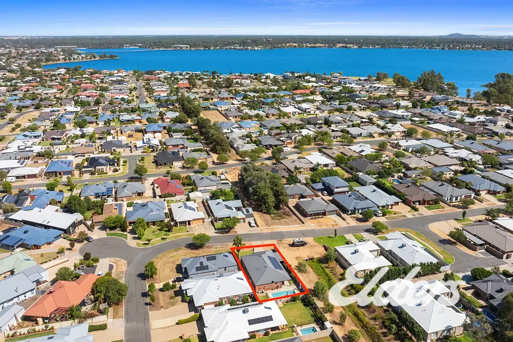 Yarrawonga 4 Bedroom FEATURE PACKED, WITH SPARKLING I.G POOL!