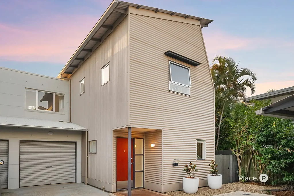 Balmoral 3Phòng ngủ Refreshed Balmoral Townhouse with Exceptional Outdoor Living