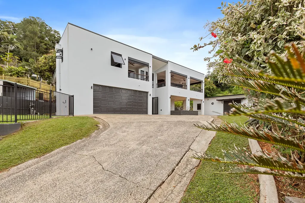 Bayview Heights 6Habitaciones RARE ELEVATED ESTATE WITH PANORAMIC CITY AND GREEN ISLAND VIEWS