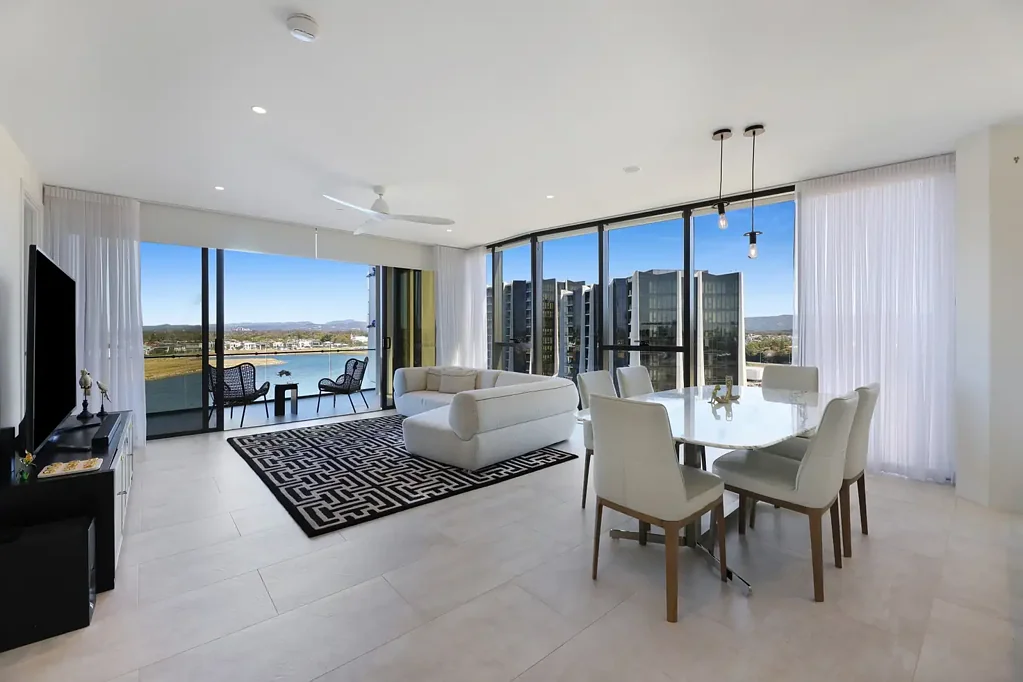 Mermaid Waters 3બેડરૂમ A beautiful home with panoramic Gold Coast views