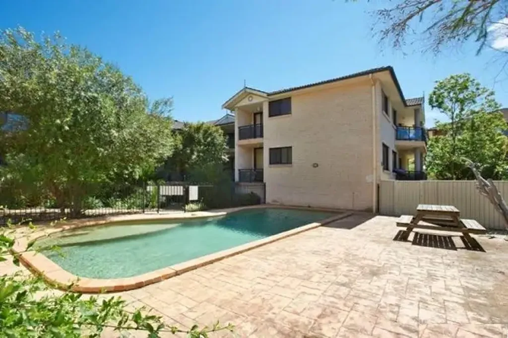 Spacious Apartment with a pool in a complex.