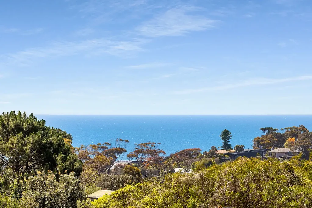 Mount Martha 3部屋 EFFORTLESS COASTAL LIVING WITH BAY VIEWS IN THE HEART OF MT MARTHA