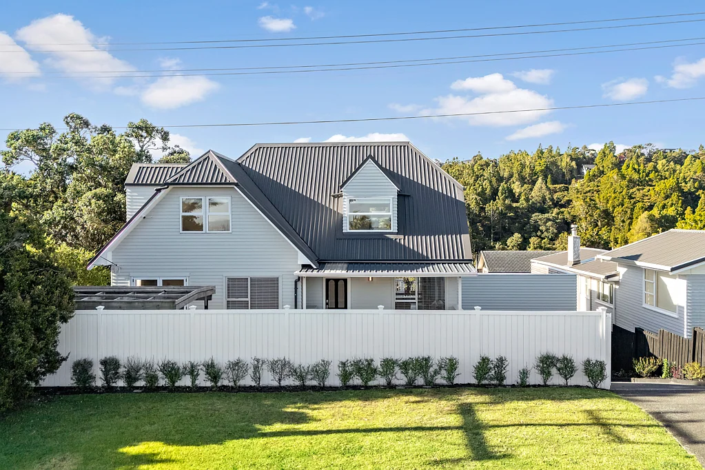 69 Island Bay Road, Beach Haven, North Shore City, Auckland