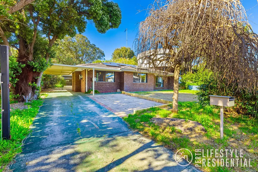 NEAT and TIDY with MASSIVE PATIO & WORKSHOP