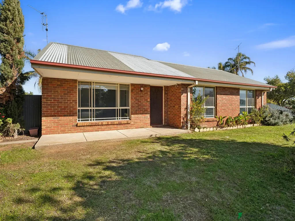 Shepparton 3房  Charming, Convenient & Move in Ready!