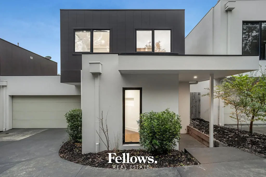 2/17 Rheanva Street, Berwick, VIC 3806