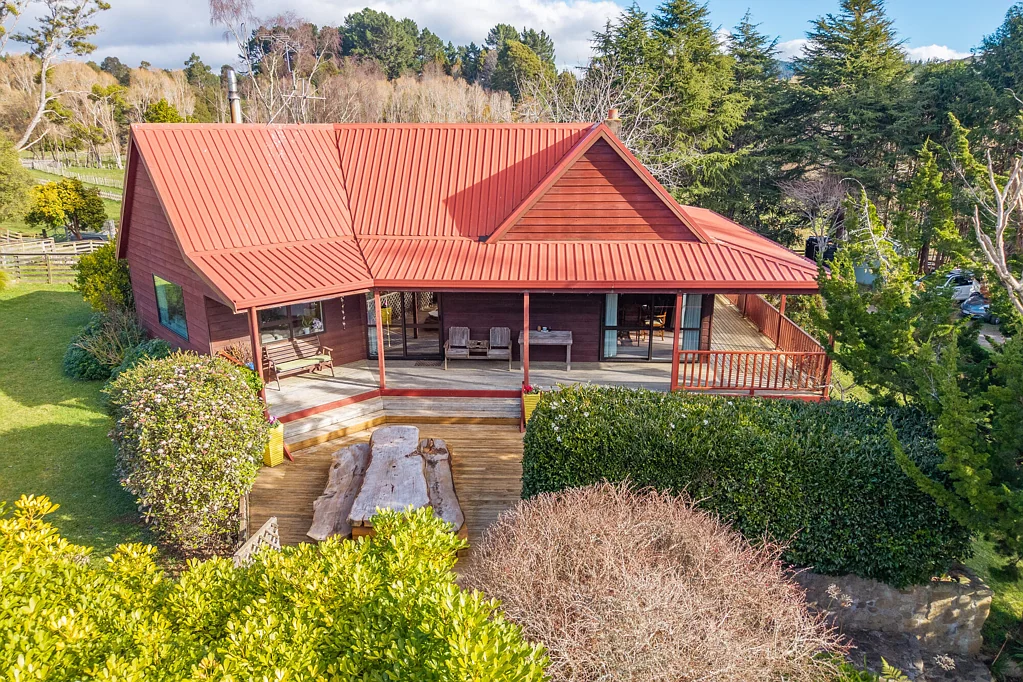 Waikanae 5Phòng ngủ Sustainable Lifestyle with Income Potential
