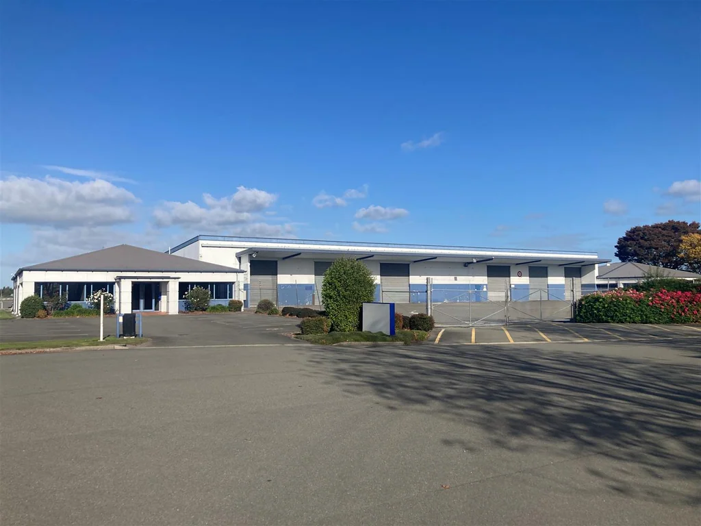 Yaldhurst Airport Warehouse with Chiller & Freezer Facilities
