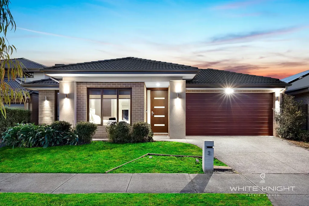 Aintree 4ห้องนอน A STUNNING FAMILY HOME WITH 2 MASTERS- ALL ON 448 SQ MTRS!