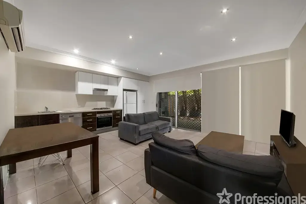 West Gladstone 3 Bedroom Fantastic Investment Opportunity or Move in Ready!