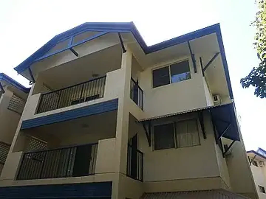 PARTLY FURNISHED 2 BEDROOM UNIT - CLOSE TO JCU AND HOSPITAL!