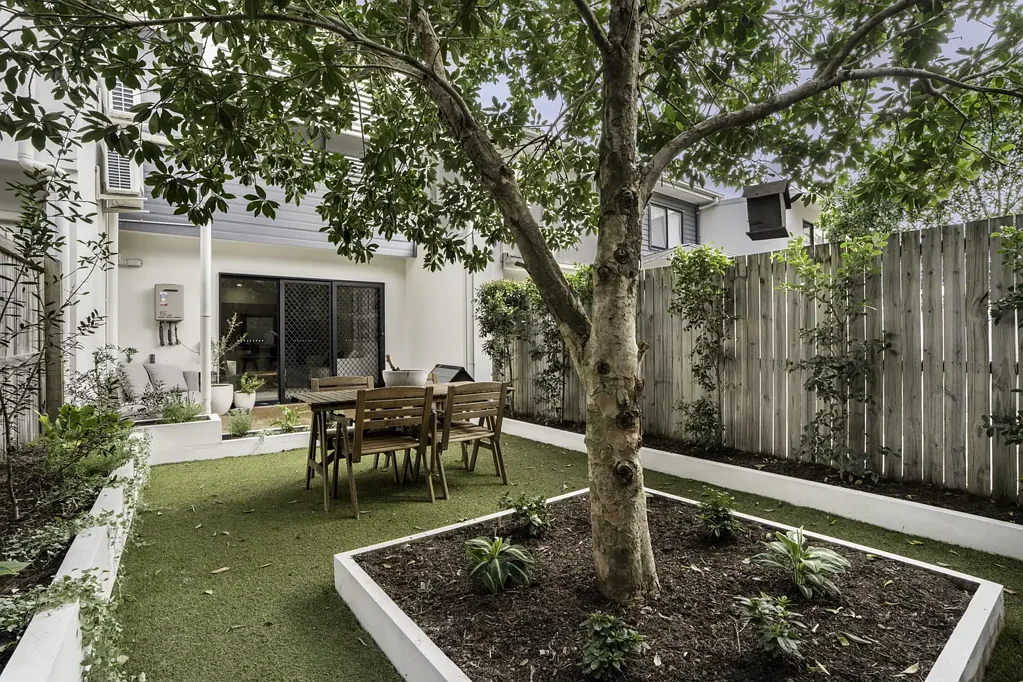 Richlands 3Kwarto Stylish & Spacious Modern Townhouse with Oversized Courtyard Garden