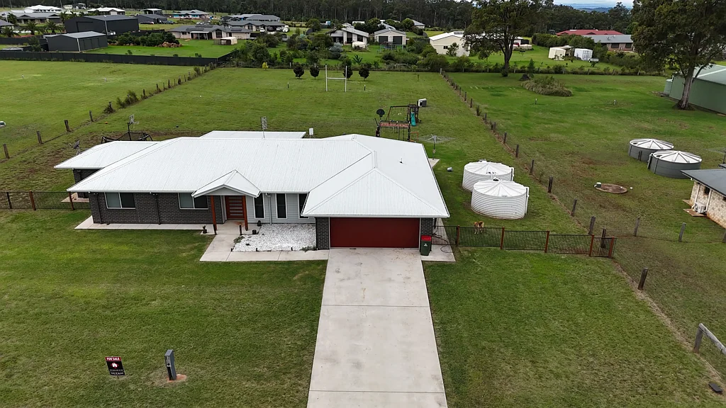 Kingaroy 4ਬੈੱਡਰੂਮ Stylish Family Living on a Spacious 4,400m² Block!