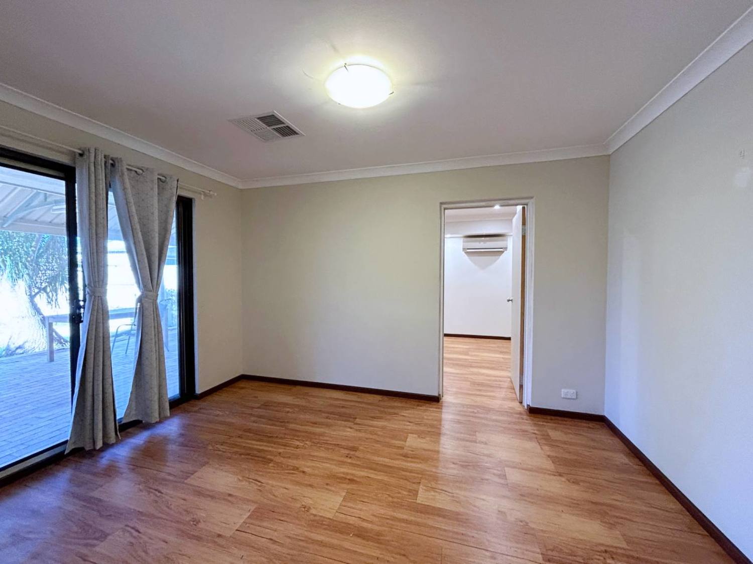 24 LALOR RD, KENWICK WA 6107, 0 chambres, 0 salles de bain, House