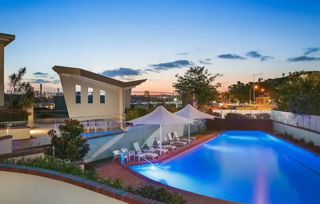 Fully Furnished Apartment In Sought-After Location