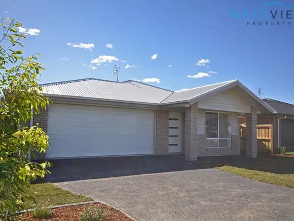 FRESH AND LIGHT SINGLE LEVEL FAMILY HOME!