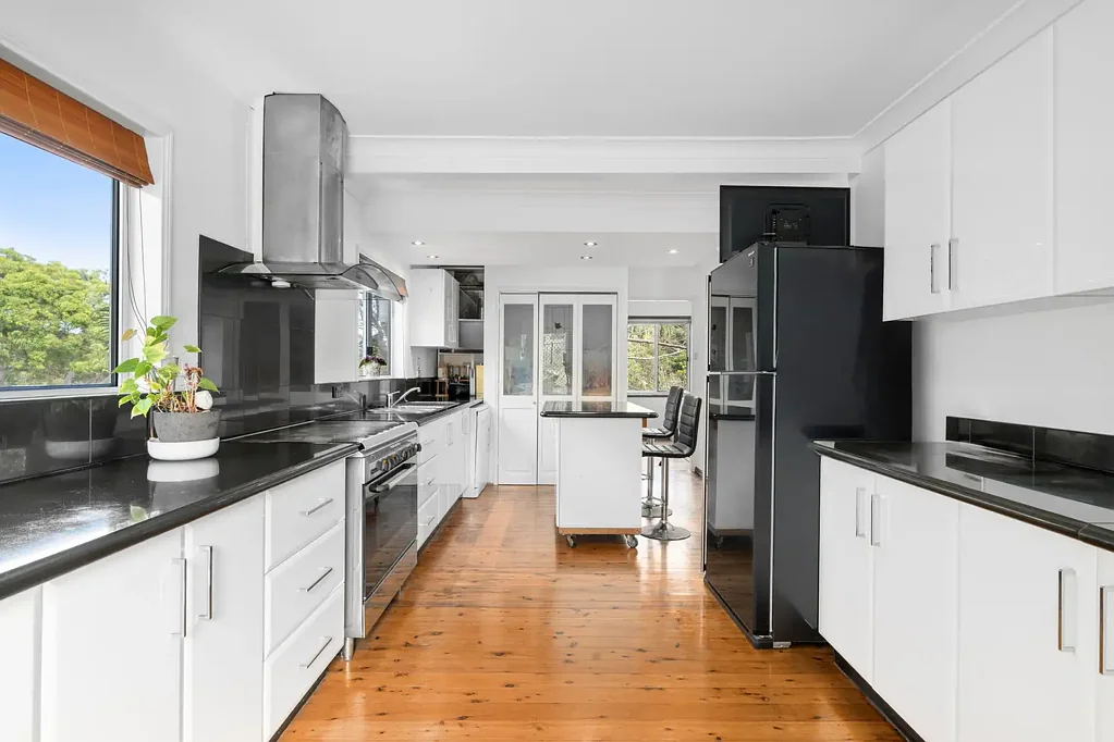 Bundeena 6 Bedroom Coastal haven with dual living potential