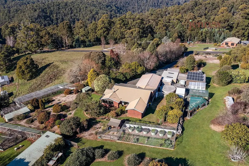 Romaine 4 Bedroom 5 Acre Valley View