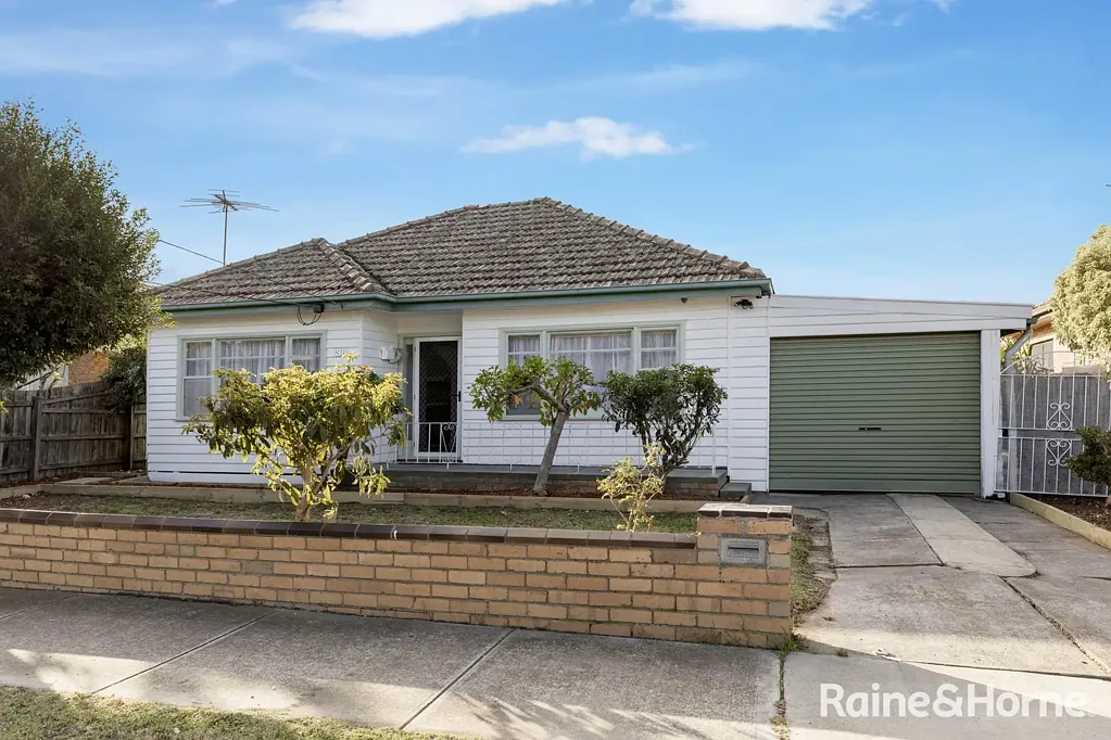 Charming Family Home in St Albans - 30 James Street