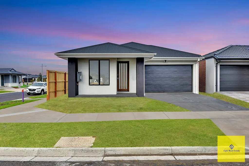 Modern Family Home for Rent in the Sought-After Riverwalk Estate!