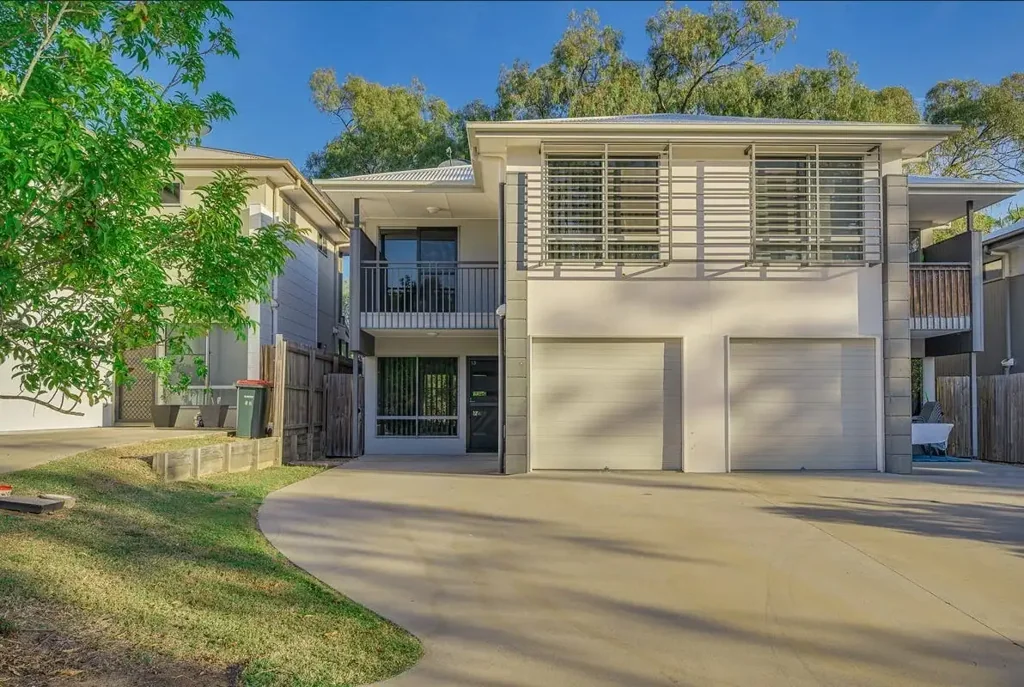 SECURE COMPLEX TOWNHOUSE LIVING