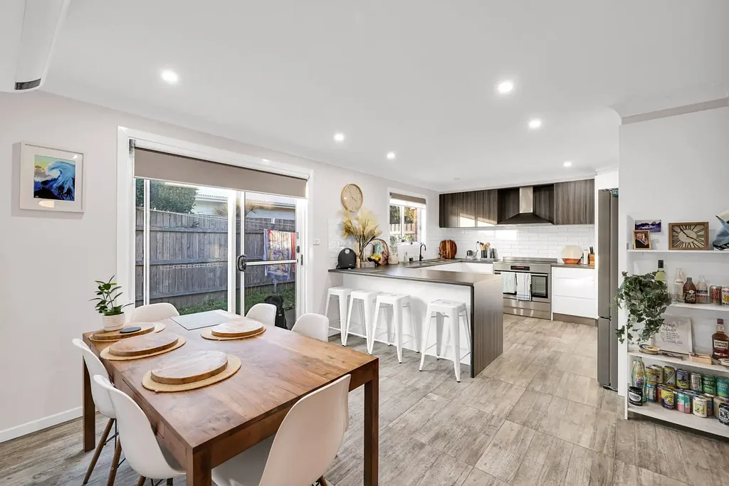 Culburra Beach 3 Bedroom SOLID COASTAL HOME - MODERN INTERIOR & WALK TO BEACH AND BAY