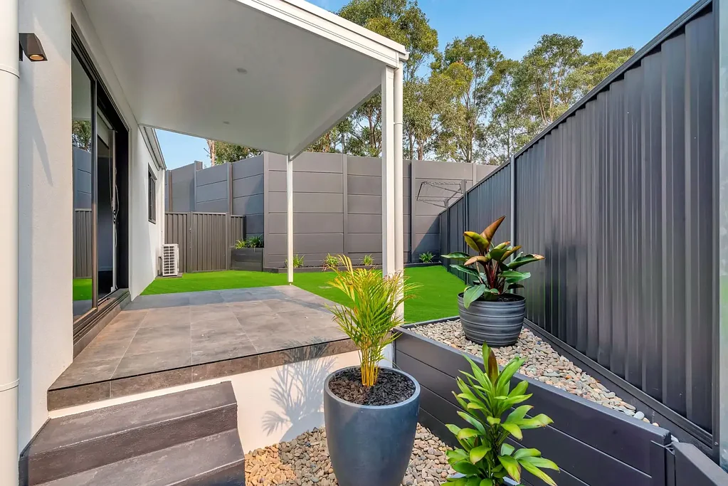 Luxurious & Modern 2 Bedroom Granny Flat - Water included
