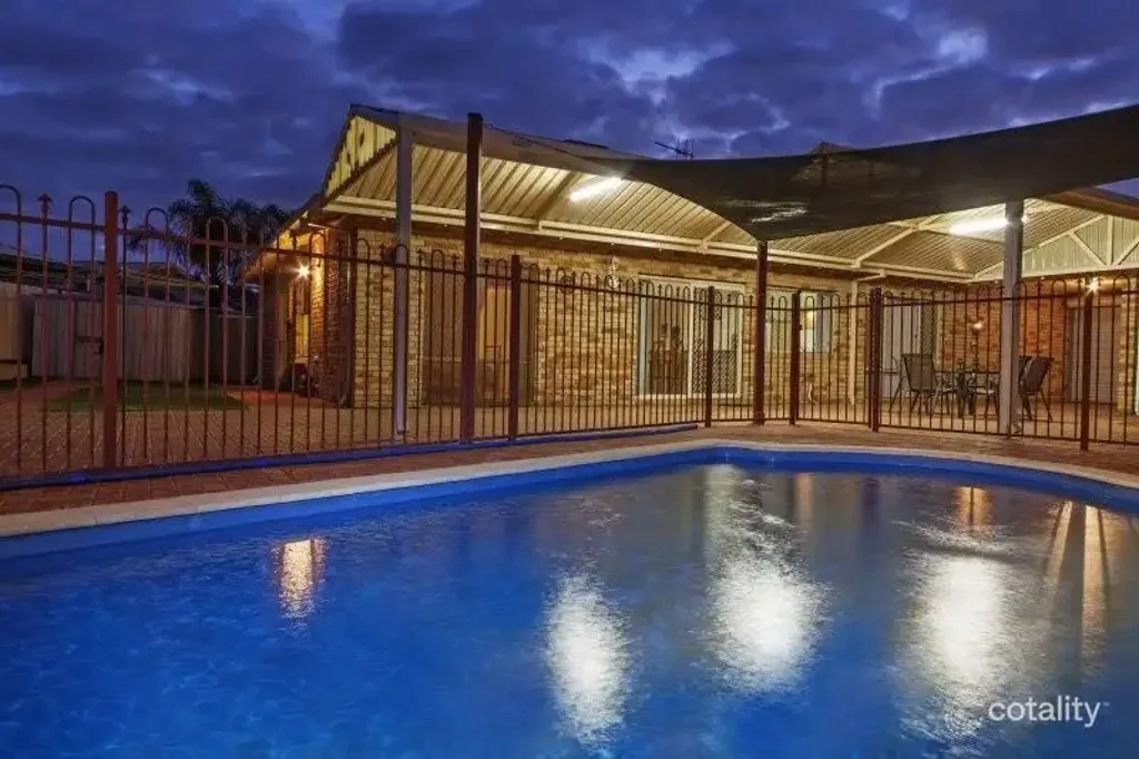 Generous Family Living and Ultimate Convenience in a Quiet Cul-de-Sac