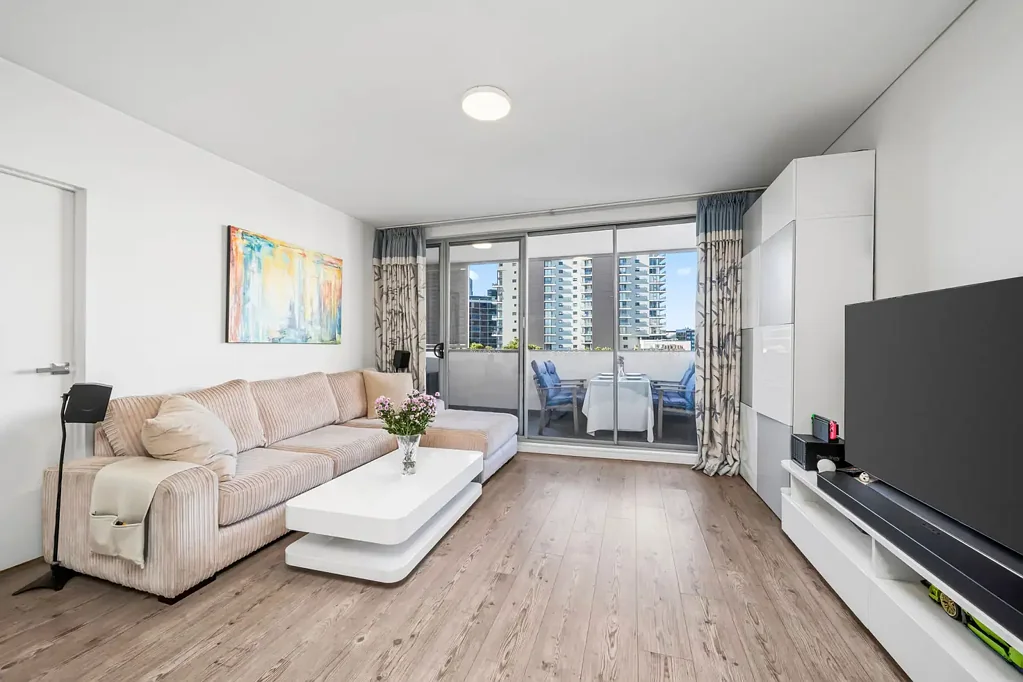 Wolli Creek 2房 Wolli Creek中心地带 101sqm两居室公寓 主卧带套间 开放式起居区 步行可达咖啡馆与车站 Two Bedroom Apartment In The Heart Of Wolli Creek