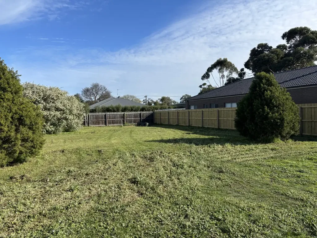Winchelsea  A GOOD SIZED SERVICED BLOCK – PRICED TO SELL !