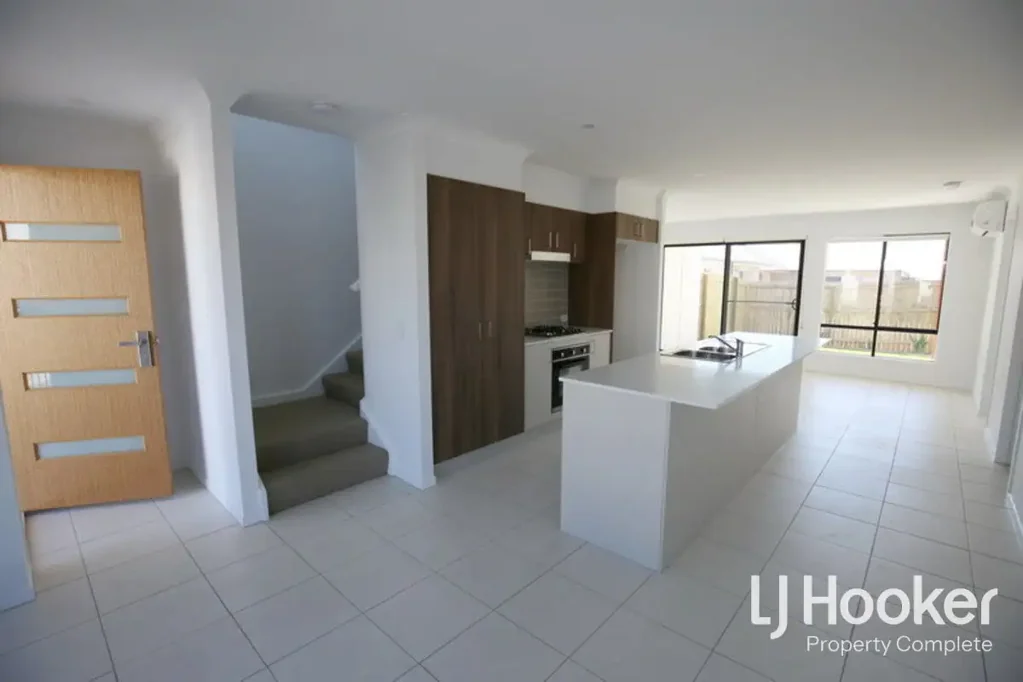 Stunning Townhouse In Perfect Location!